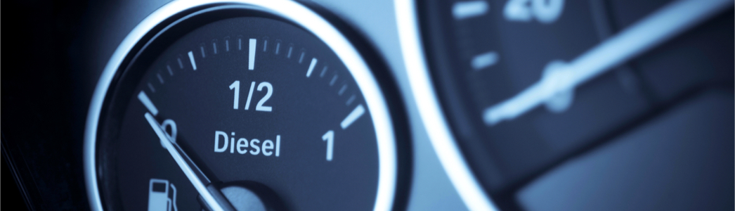 Indicateur de niveau de carburant diesel sur tableau de bord, illustrant le suivi de la consommation et la performance du moteur